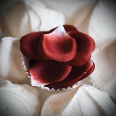Ароматизированные лепестки Bijoux Indiscrets Rose Petal Explosion купить в sex shop Sexy